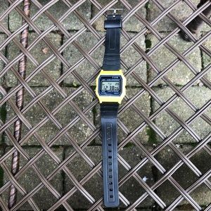 watch square face yellow